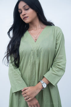 Velorrea Raaya V-neck pista green set
